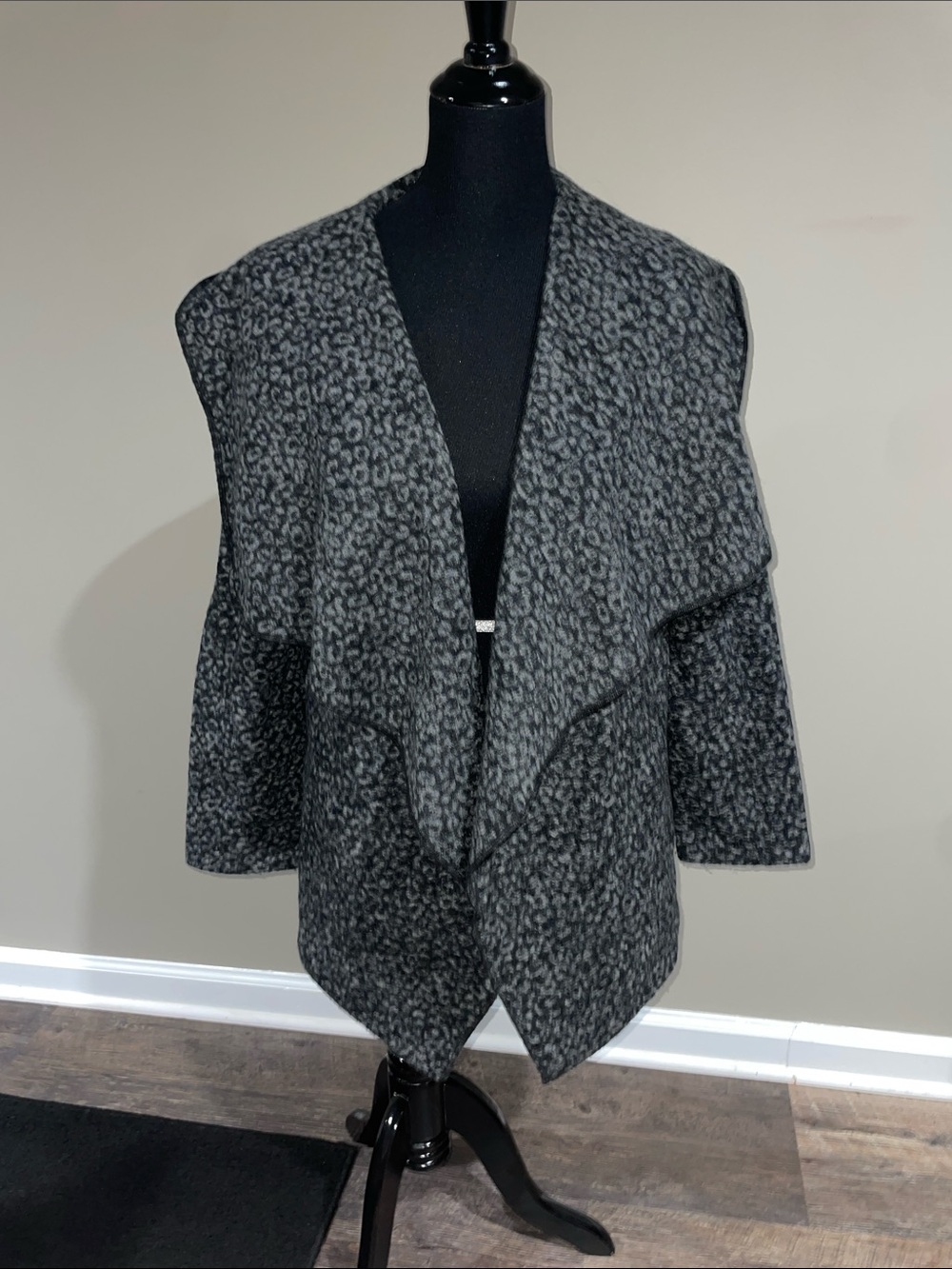 Open-Front Draped Women's Sweater Cardigan in Charcoal Leopard
